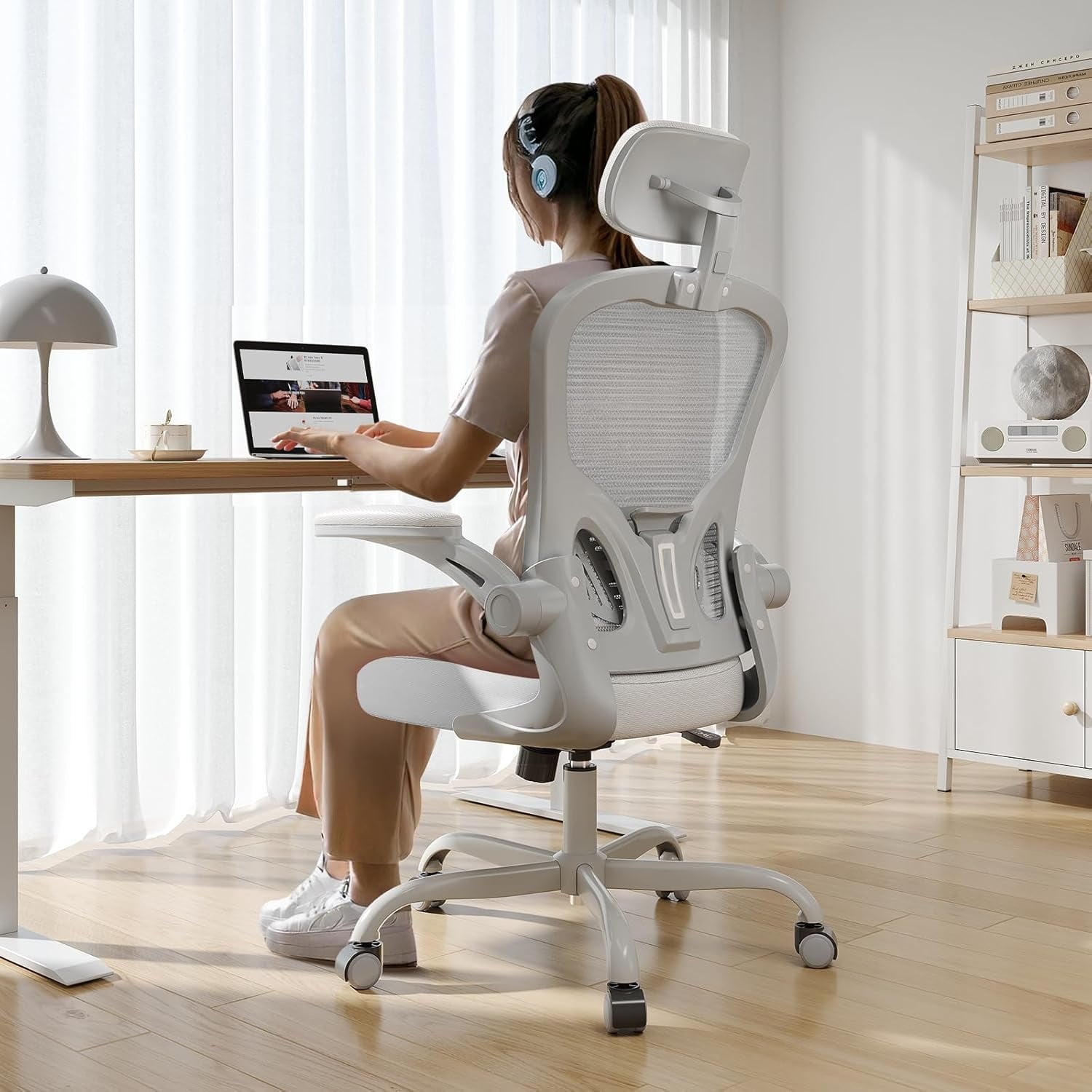 Ergonomic table and chair, with a load-bearing capacity of 330 pounds, high-back computer chair, suitable for long-term use